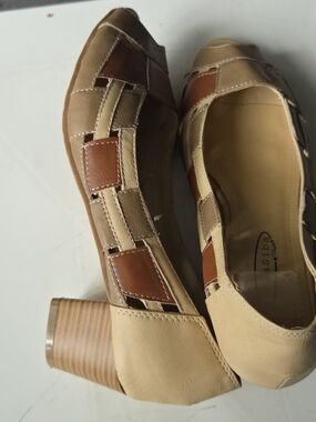 Women’s Two-Tone Tan & Brown Low Block Heel Pumps